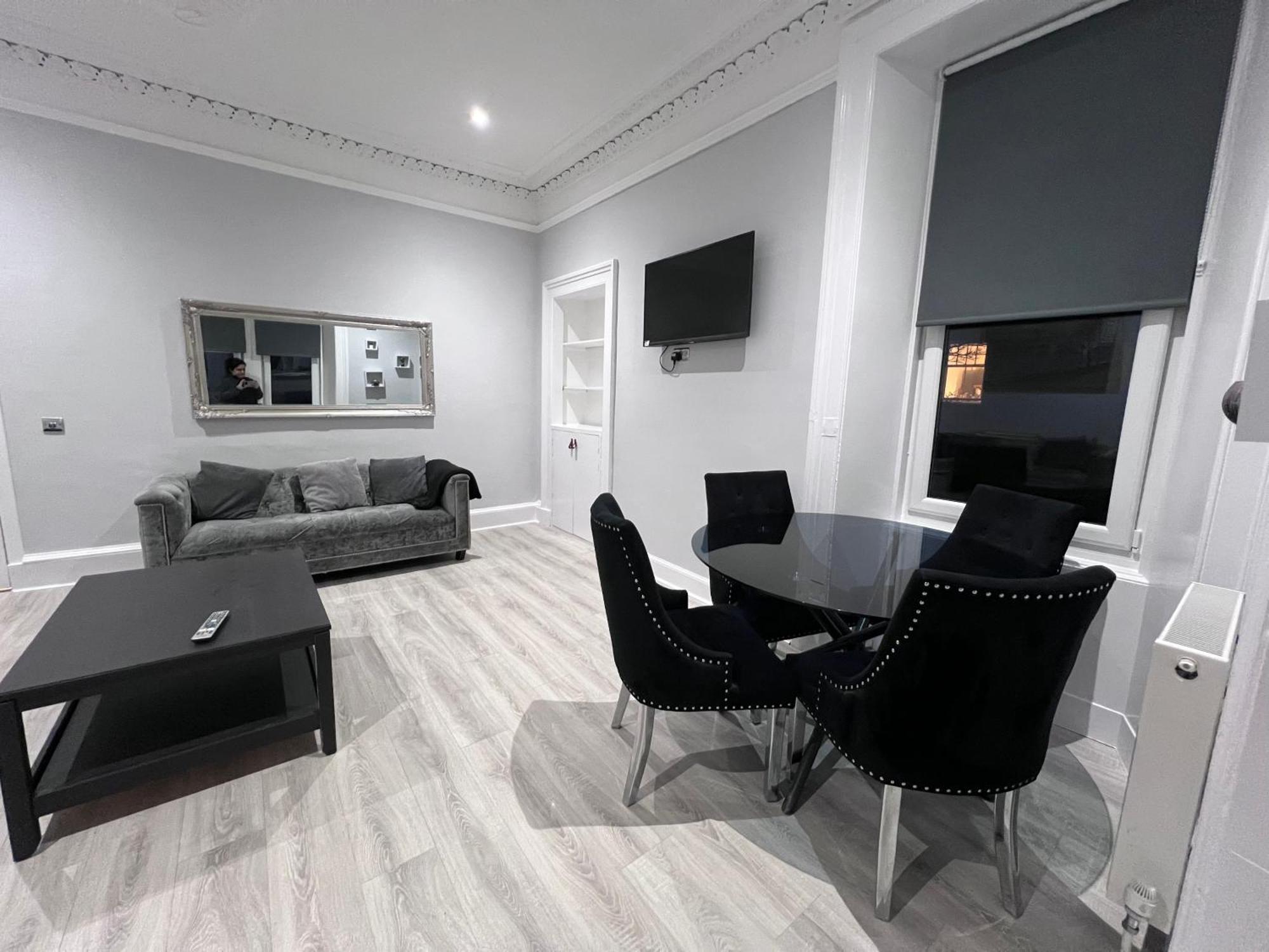 Lovely 4 Bedroom 2Nd Floor Walk Up Apartment Edimburgo Exterior foto